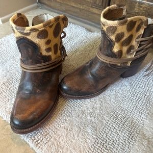 Casey leopard print size 7